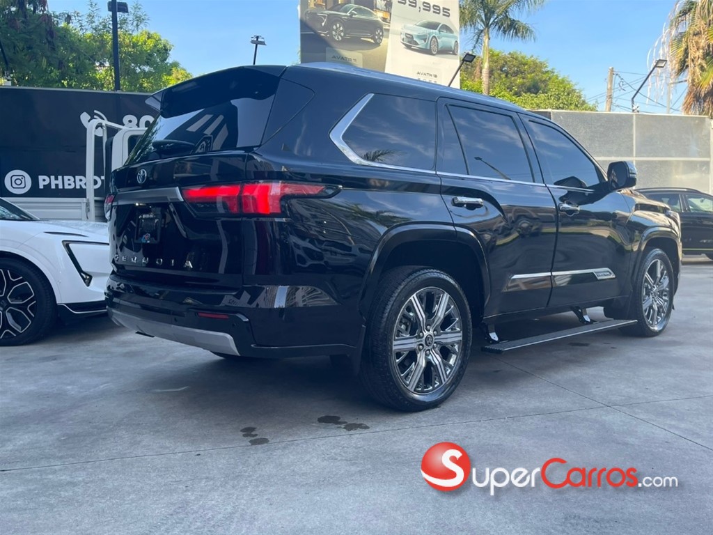 2023 Toyota Sequoia Capstone — foto 4 / 12