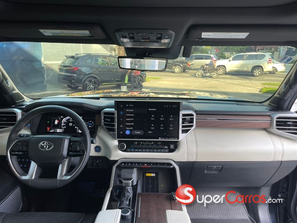 2023 Toyota Sequoia Capstone — foto 8 / 12