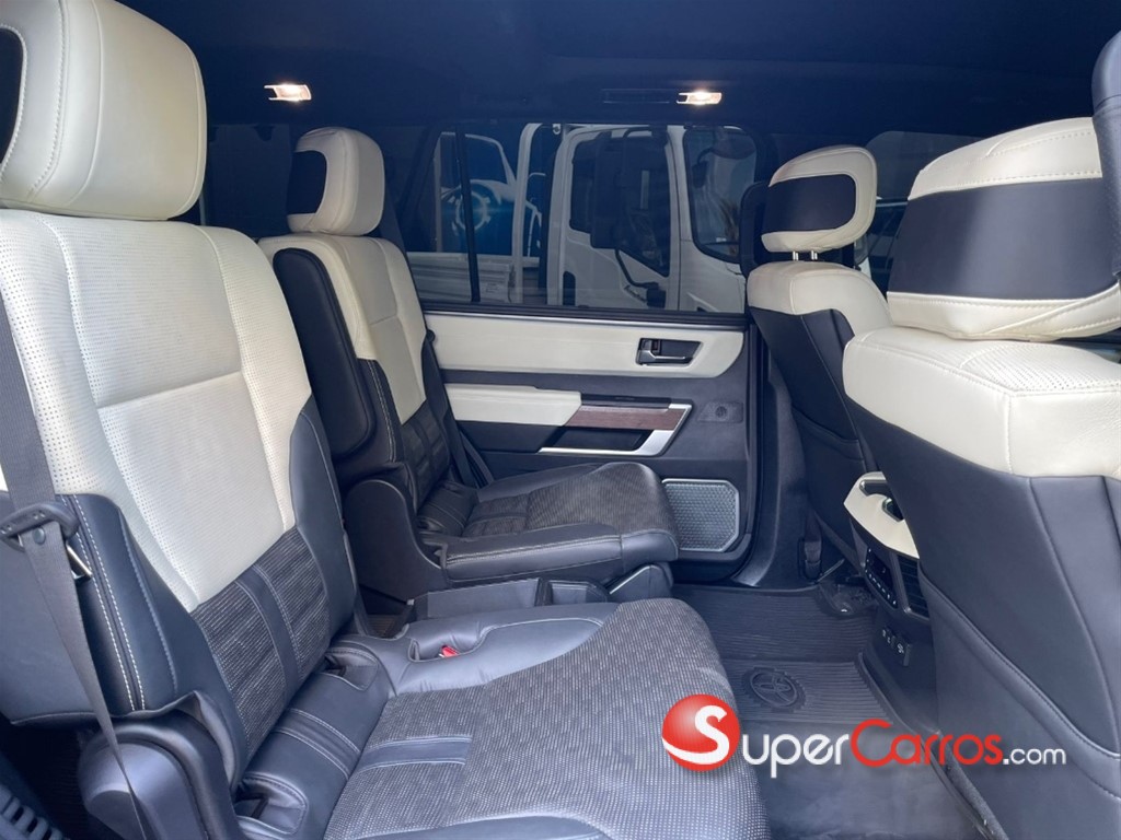 2023 Toyota Sequoia Capstone — foto 10 / 12
