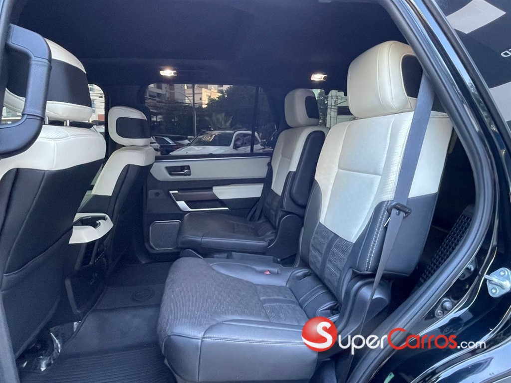 2023 Toyota Sequoia Capstone — foto 11 / 12