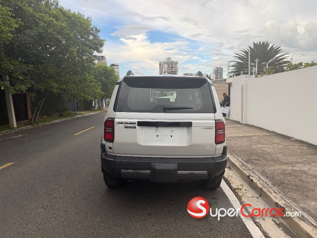 2025 Toyota Land Cruiser Prado Adventure — foto 6 / 12