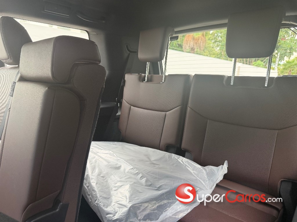 2025 Toyota Land Cruiser Prado Adventure — foto 10 / 12