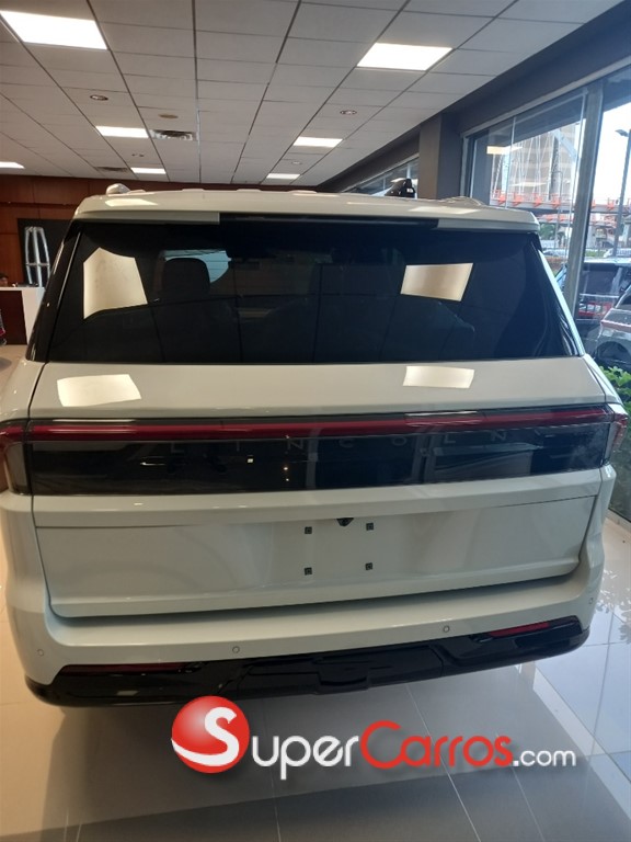 2026 Lincoln Navigator Reserve I — foto 4 / 8