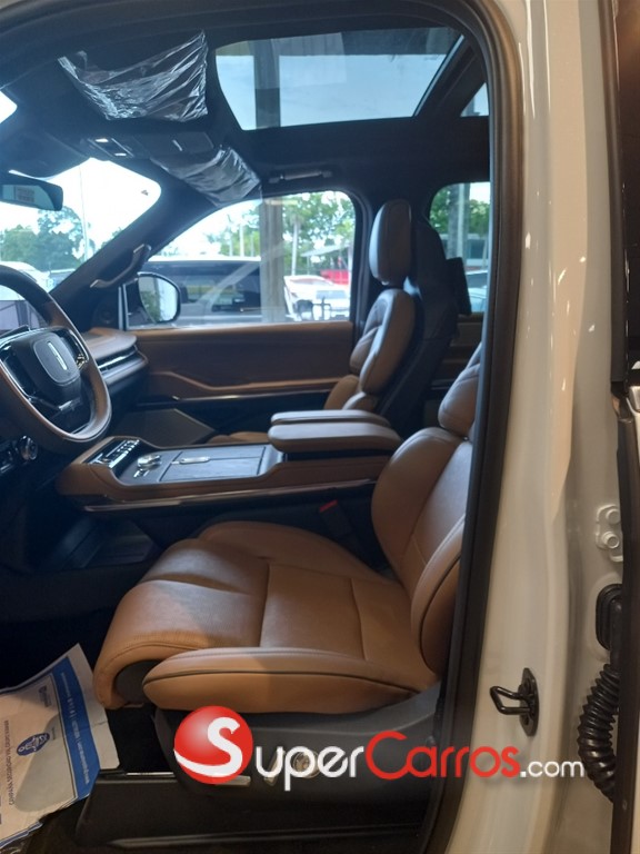 2026 Lincoln Navigator Reserve I — foto 7 / 8