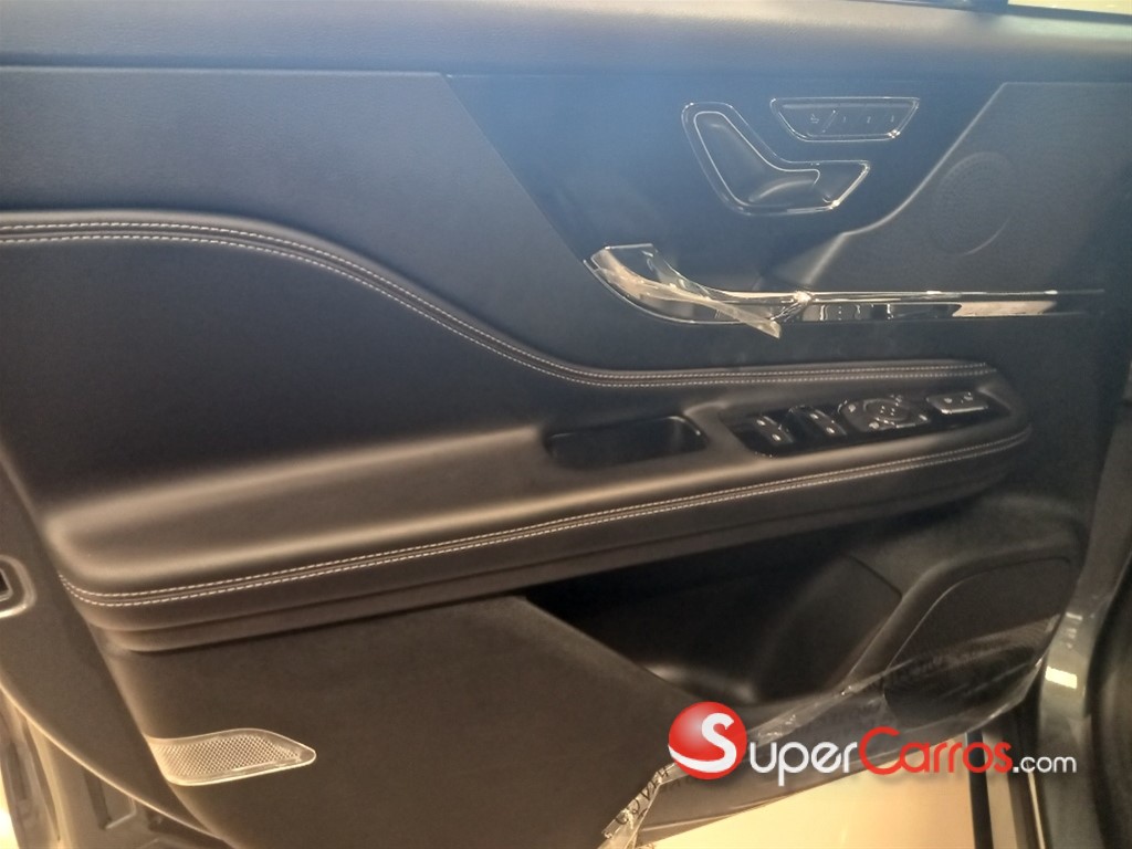 2025 Lincoln Corsair — foto 2 / 8