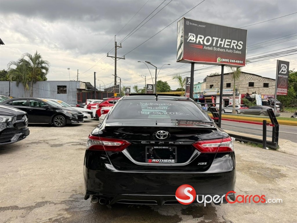 2020 Toyota Camry XSE — foto 6 / 12
