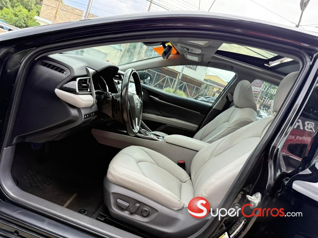 2020 Toyota Camry XSE — foto 10 / 12