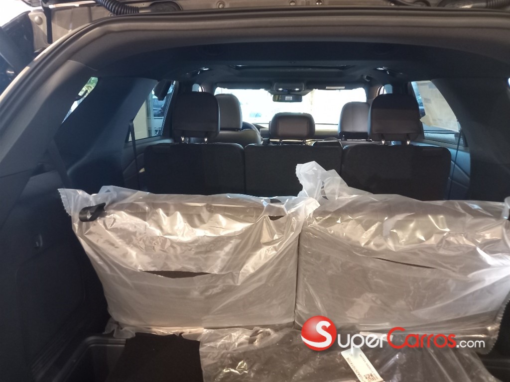 2025 Ford Explorer Platinum — foto 8 / 12