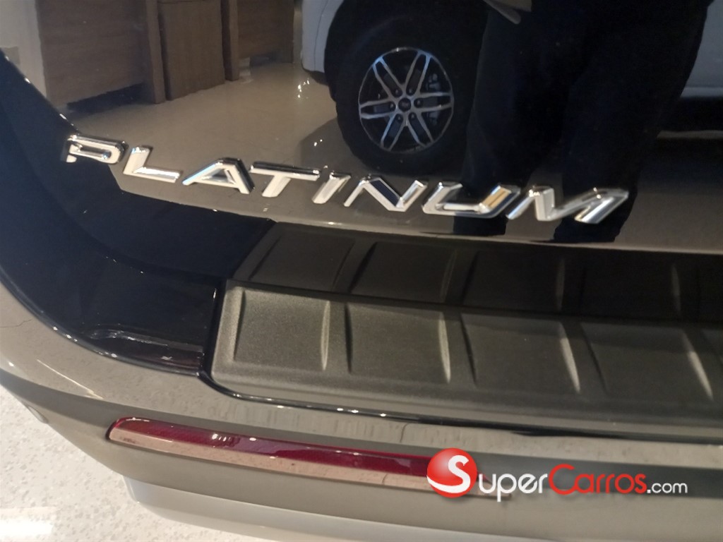2025 Ford Explorer Platinum — foto 9 / 12