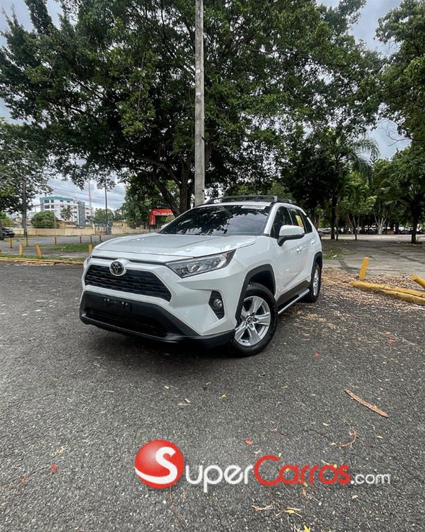 2021 Toyota RAV4 XLE — foto 2 / 9