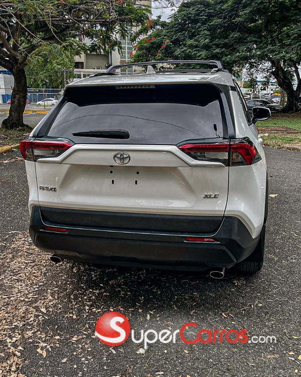 2021 Toyota RAV4 XLE — foto 4 / 9
