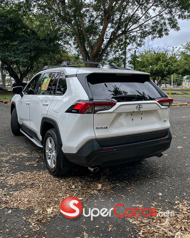 2021 Toyota RAV4 XLE — foto 5 / 9