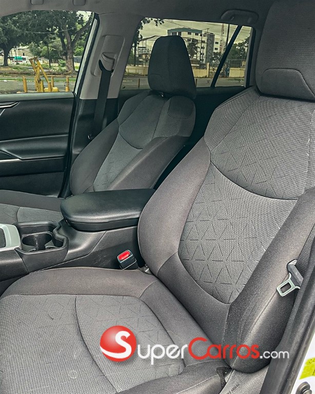 2021 Toyota RAV4 XLE — foto 8 / 9