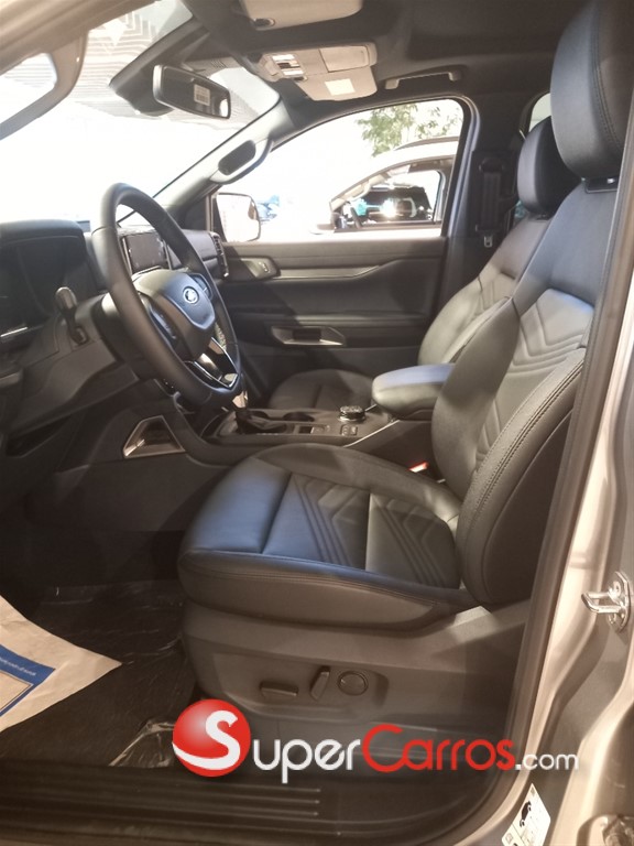 2026 Ford Everest Limited — foto 6 / 9