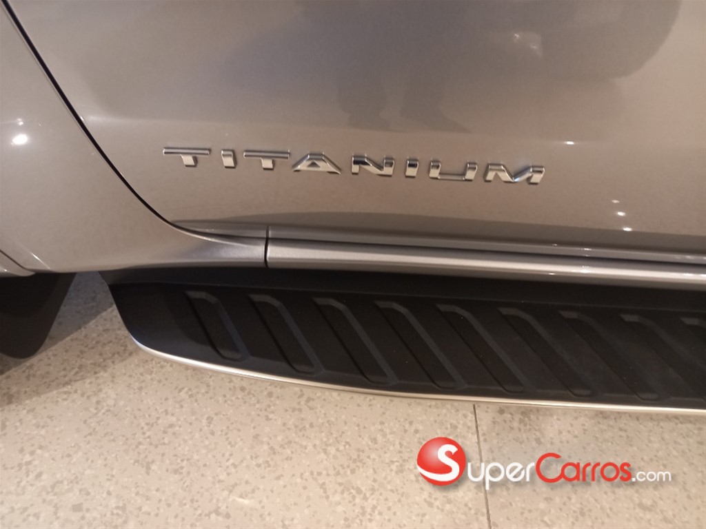 2026 Ford Everest Limited — foto 8 / 9