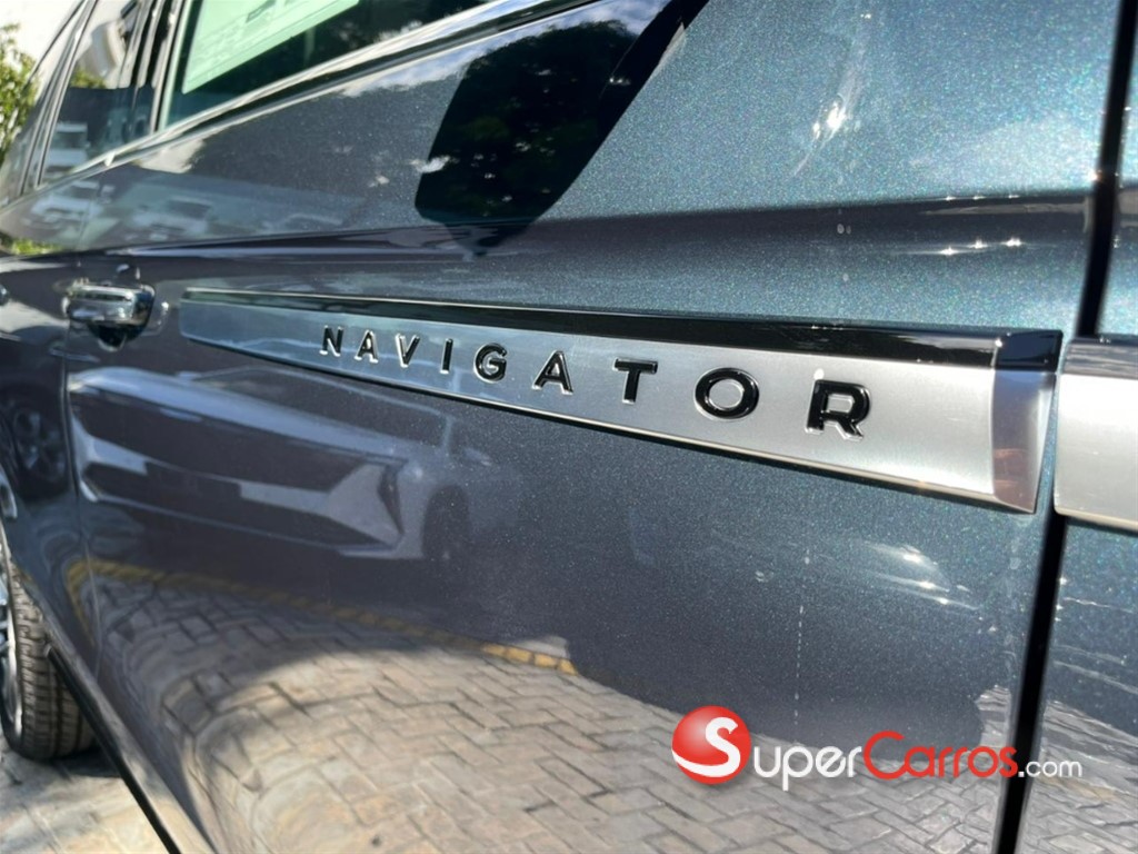 2025 Lincoln Navigator Reserve I — foto 4 / 12