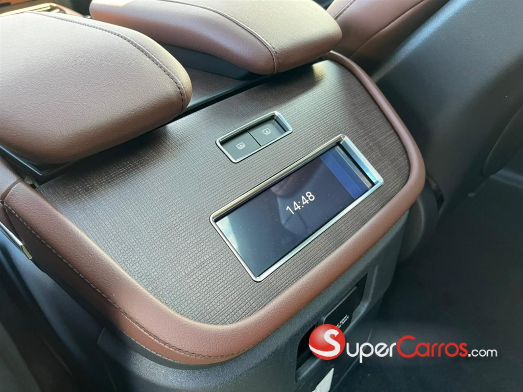 2025 Lincoln Navigator Reserve I — foto 10 / 12