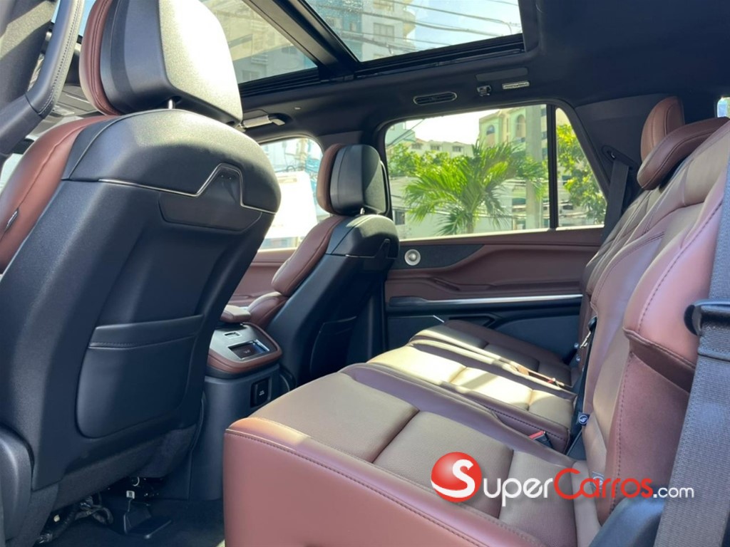2025 Lincoln Navigator Reserve I — foto 11 / 12