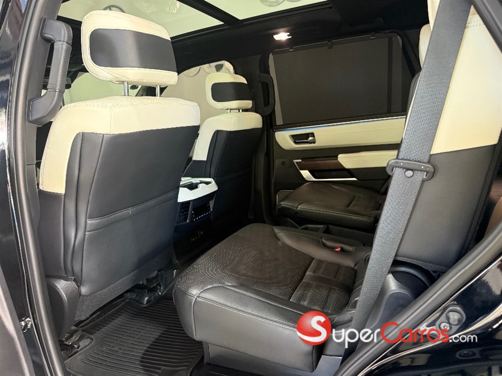 2023 Toyota Sequoia Capstone — foto 7 / 12