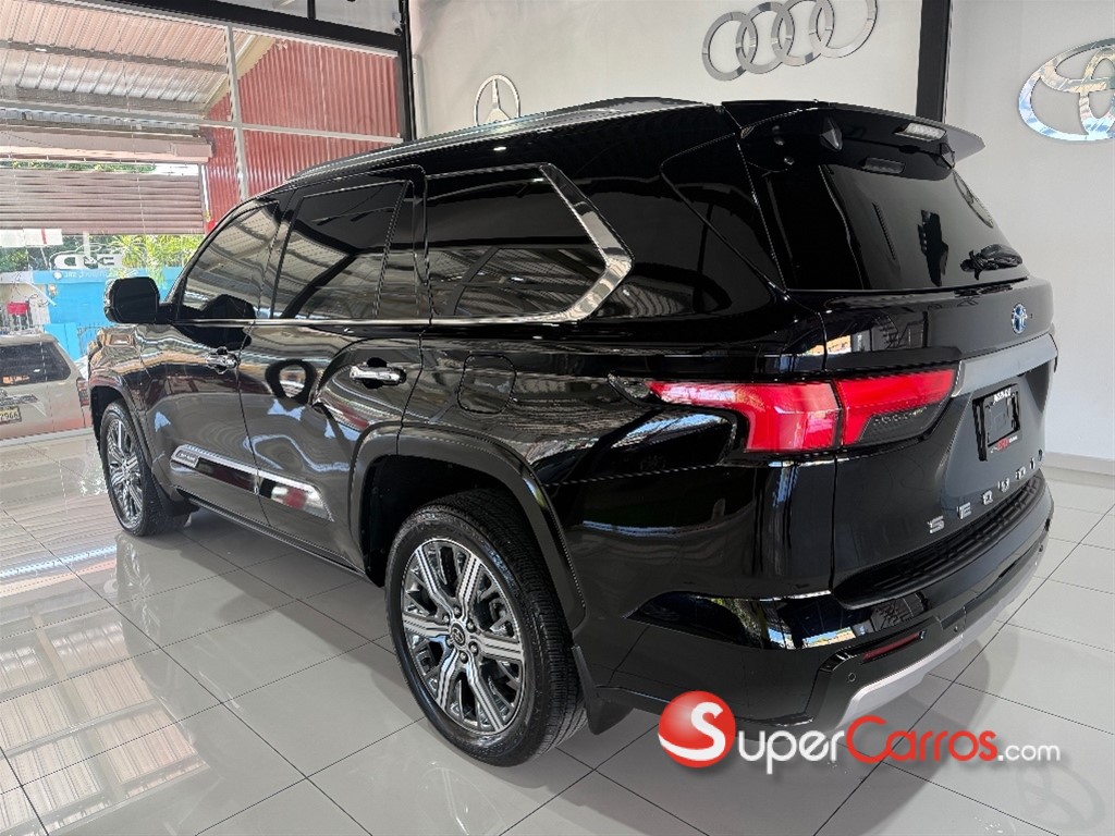 2023 Toyota Sequoia Capstone — foto 8 / 12