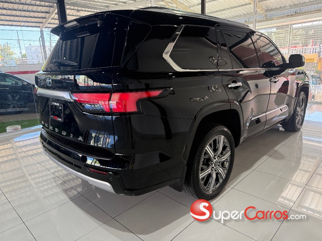 2023 Toyota Sequoia Capstone — foto 10 / 12