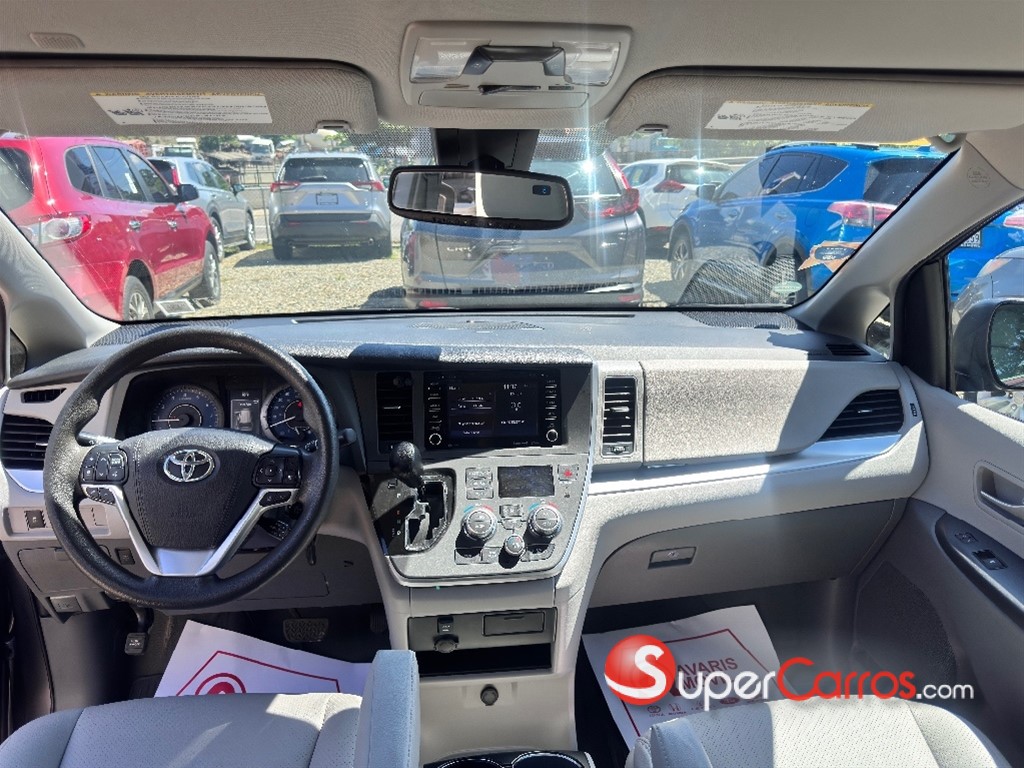 2020 Toyota Sienna LE — foto 3 / 9