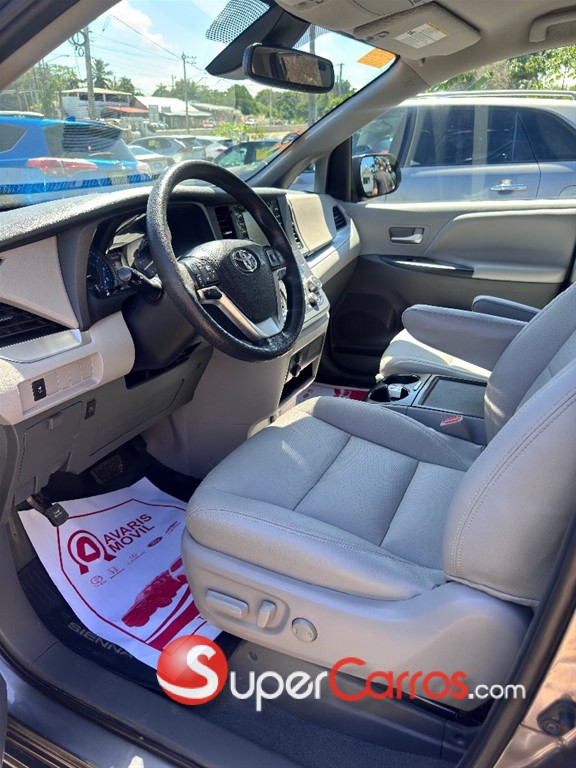 2020 Toyota Sienna LE — foto 5 / 9