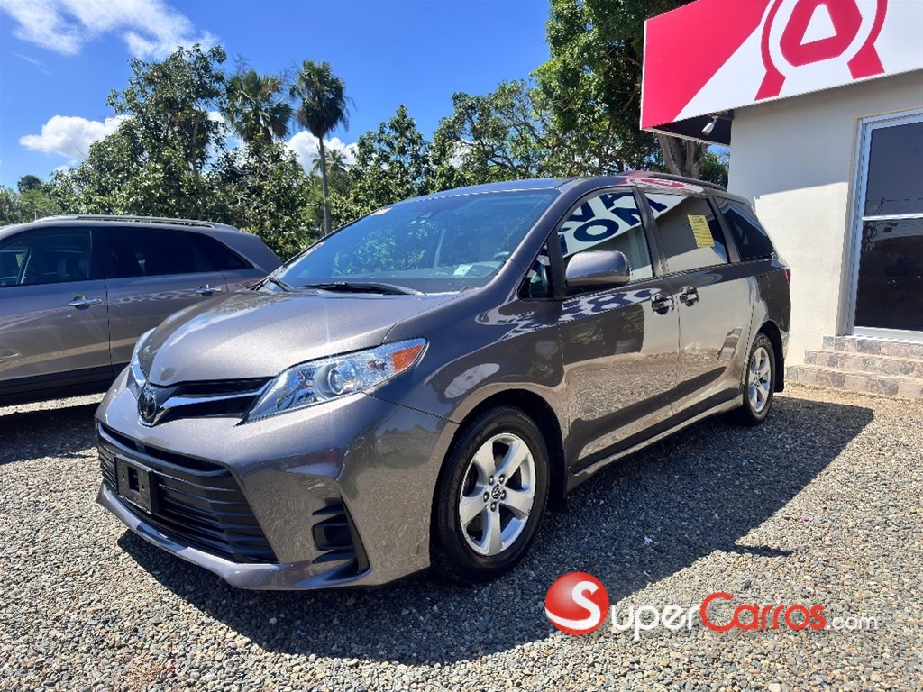 2020 Toyota Sienna LE — foto 7 / 9