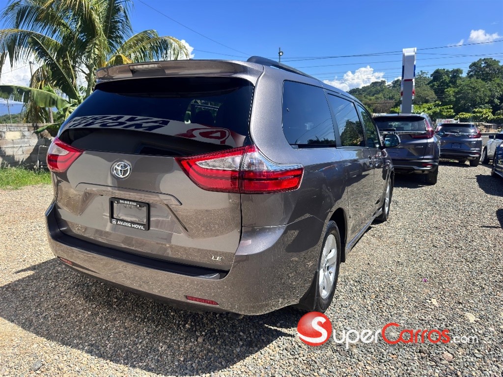2020 Toyota Sienna LE — foto 9 / 9