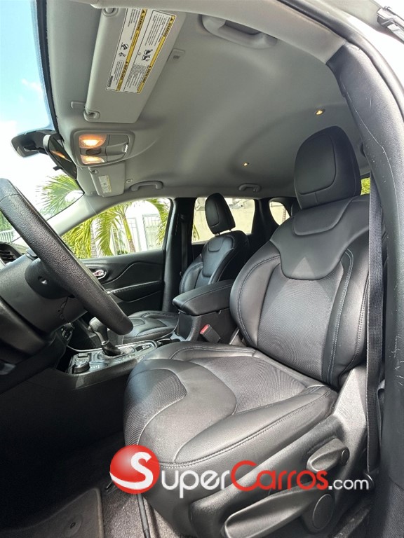2019 Jeep Cherokee Latitude — foto 8 / 9