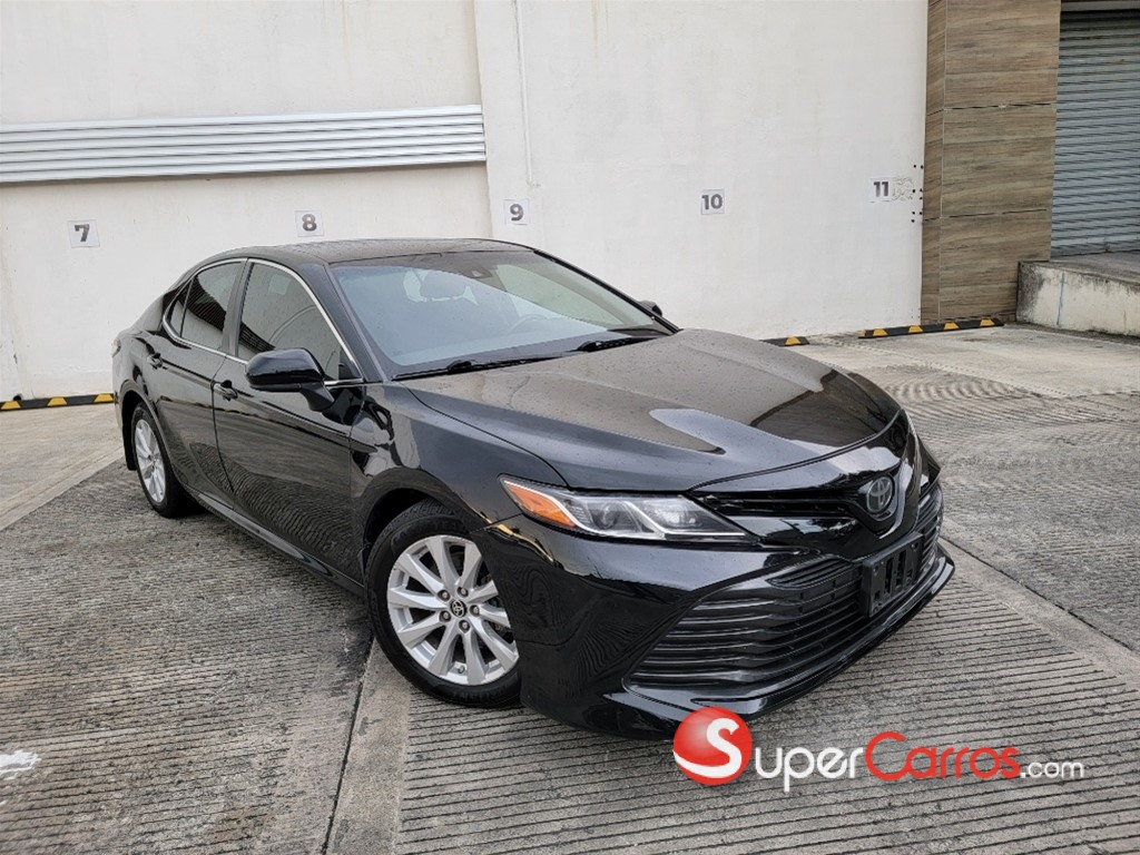 2020 Toyota Camry LE — foto 2 / 8
