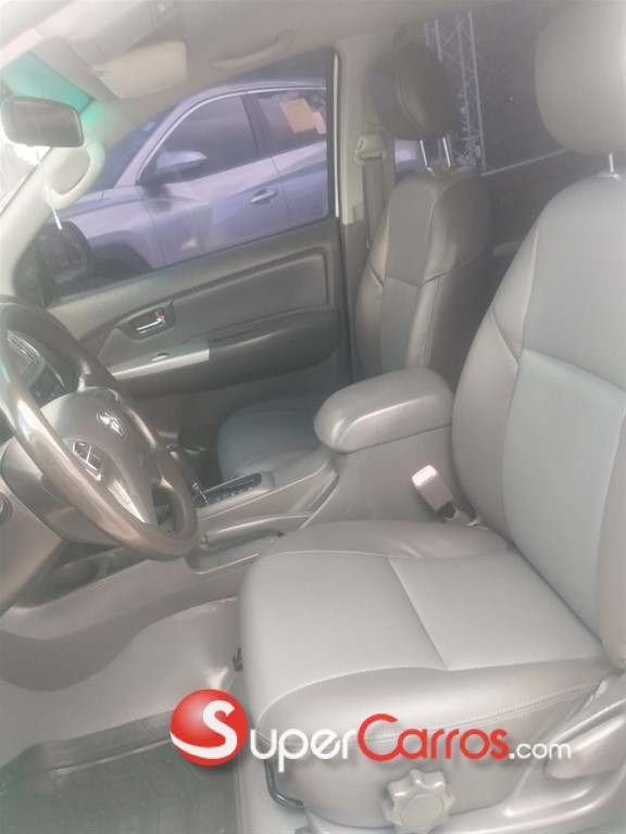 2013 Toyota Hilux SRV — foto 2 / 7