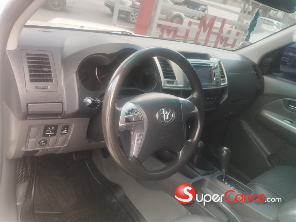 2013 Toyota Hilux SRV — foto 4 / 7