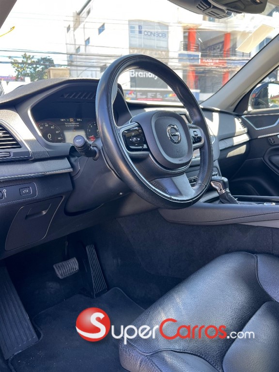 2020 Volvo XC90 Momentum T6 — foto 5 / 8