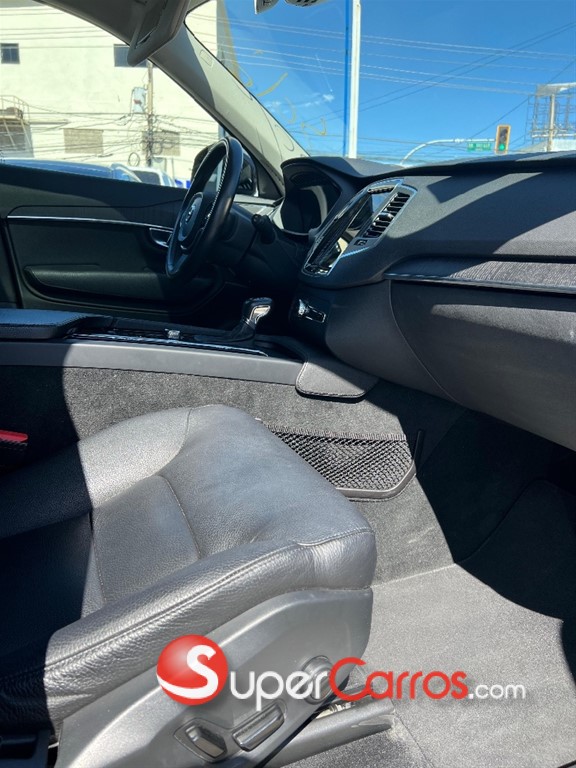 2020 Volvo XC90 Momentum T6 — foto 6 / 8