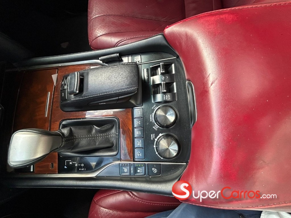 2016 Lexus LX 570 Super Sport — foto 7 / 12