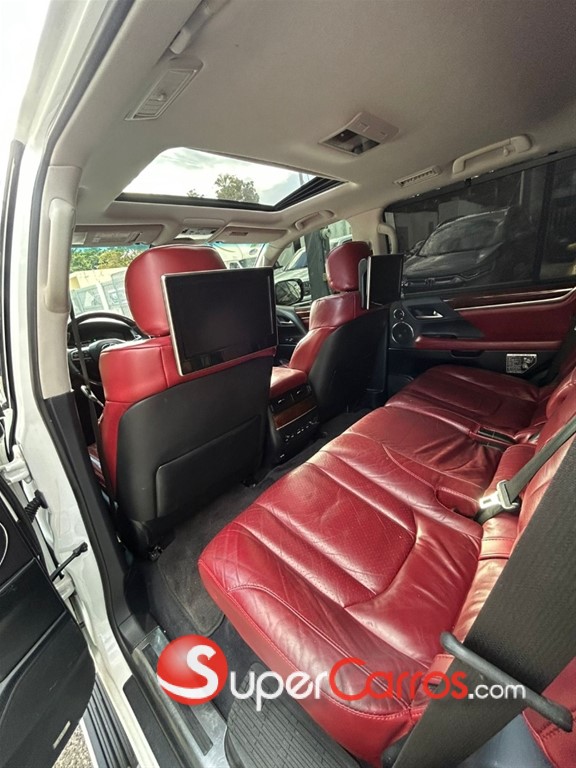 2016 Lexus LX 570 Super Sport — foto 10 / 12