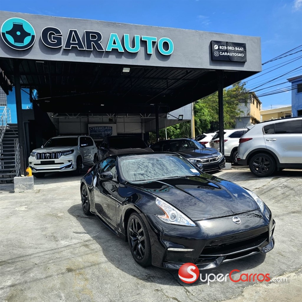 2017 Nissan 370-Z Nismo — foto 8 / 12