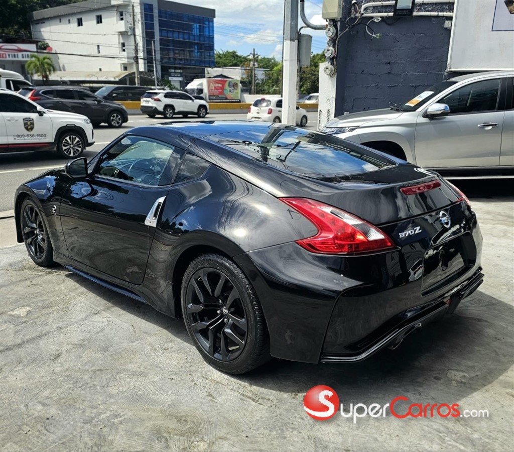 2017 Nissan 370-Z Nismo — foto 10 / 12