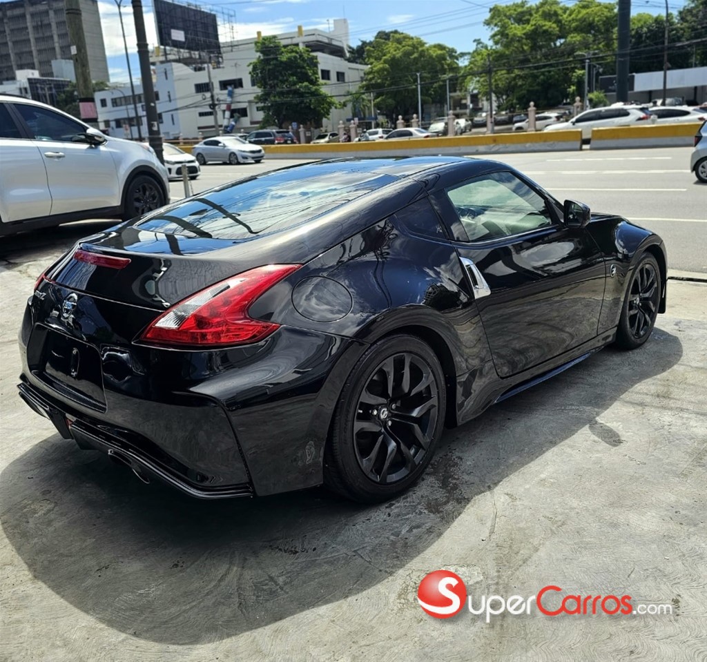 2017 Nissan 370-Z Nismo — foto 11 / 12
