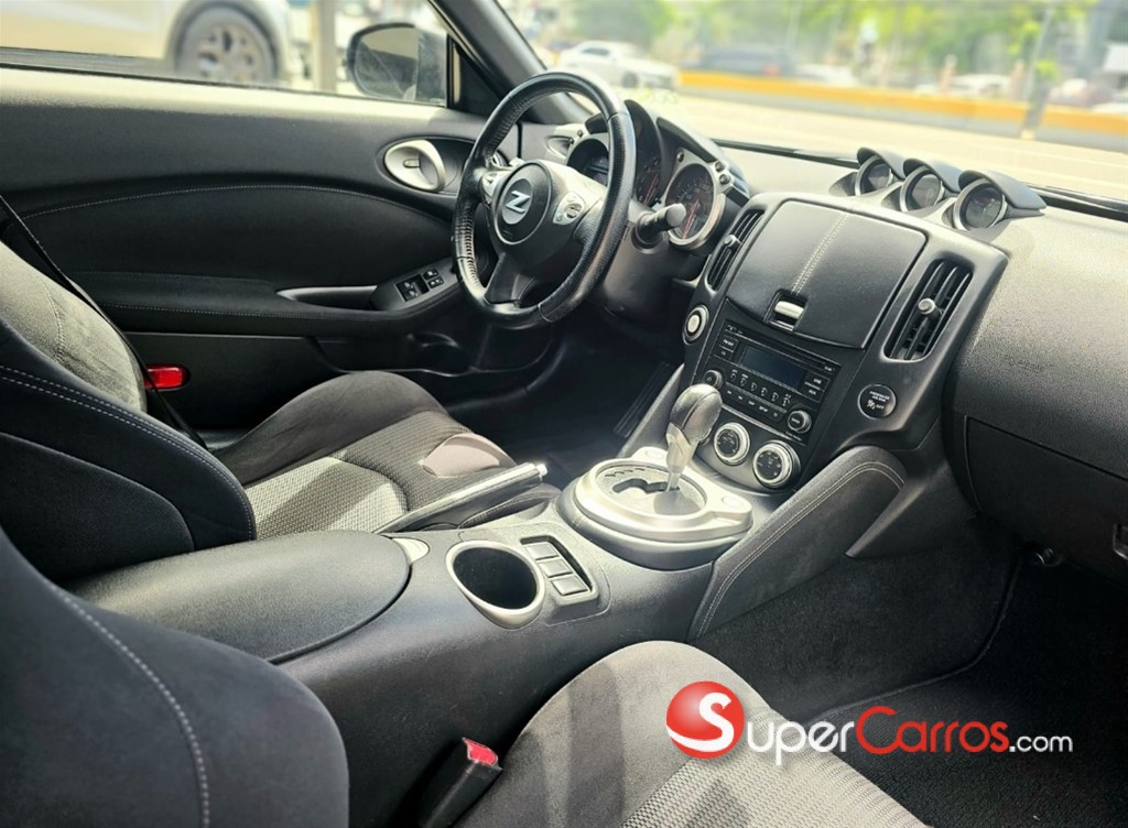 2017 Nissan 370-Z Nismo — foto 12 / 12