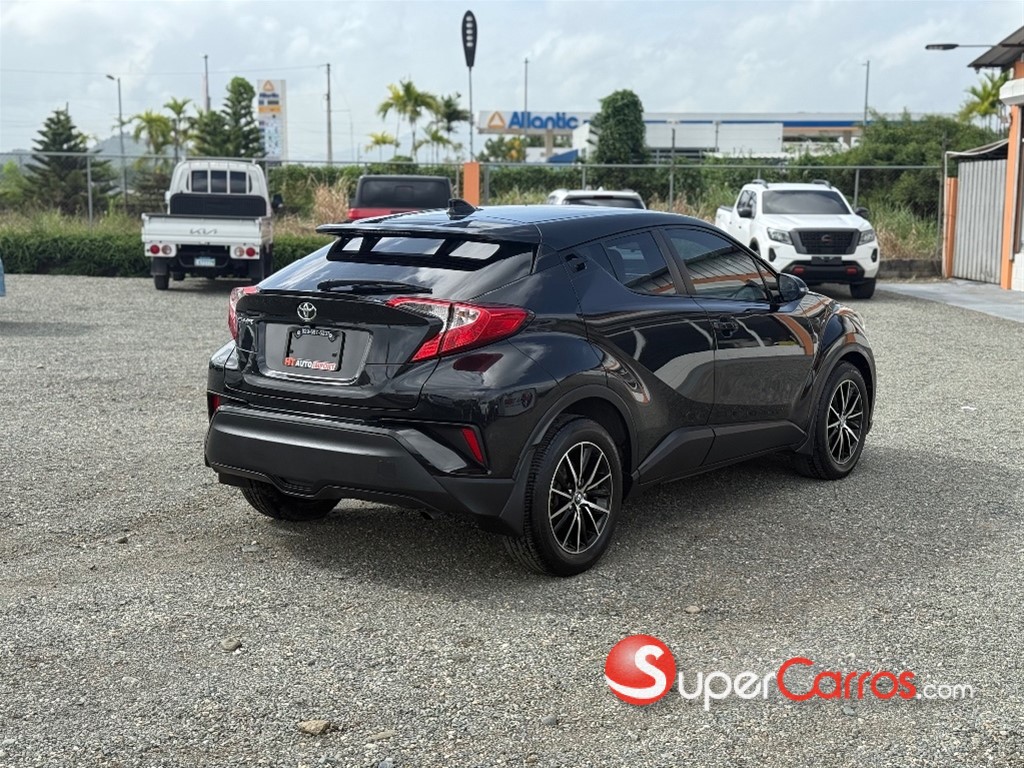 2020 Toyota C-HR — foto 3 / 12
