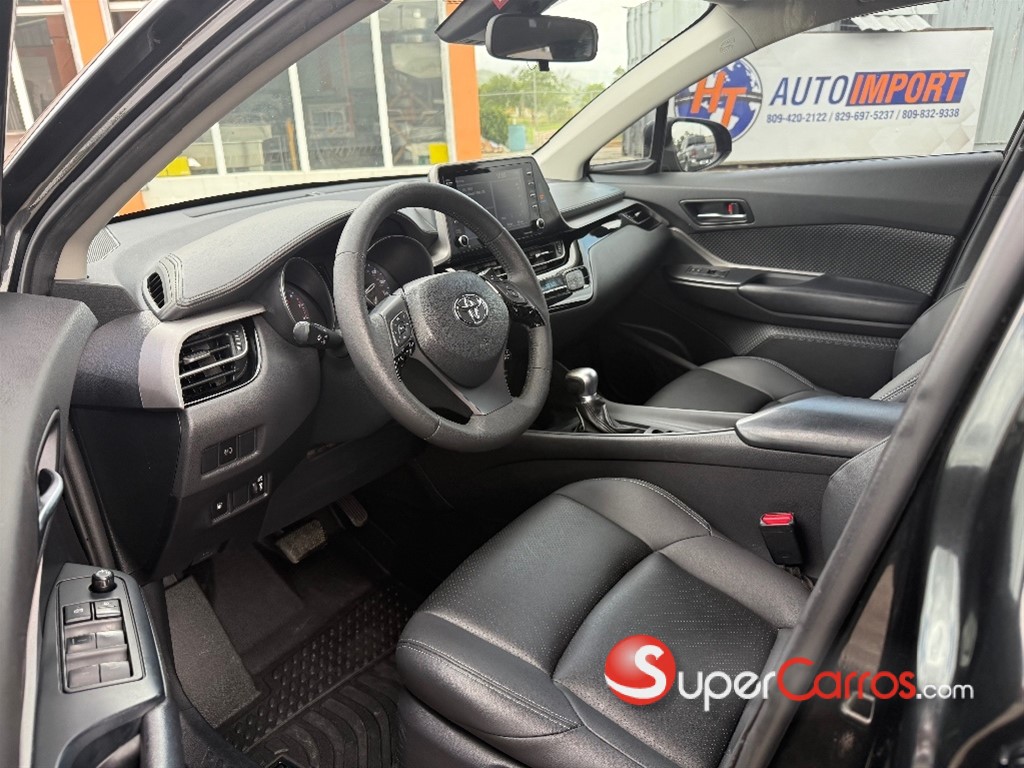 2020 Toyota C-HR — foto 5 / 12
