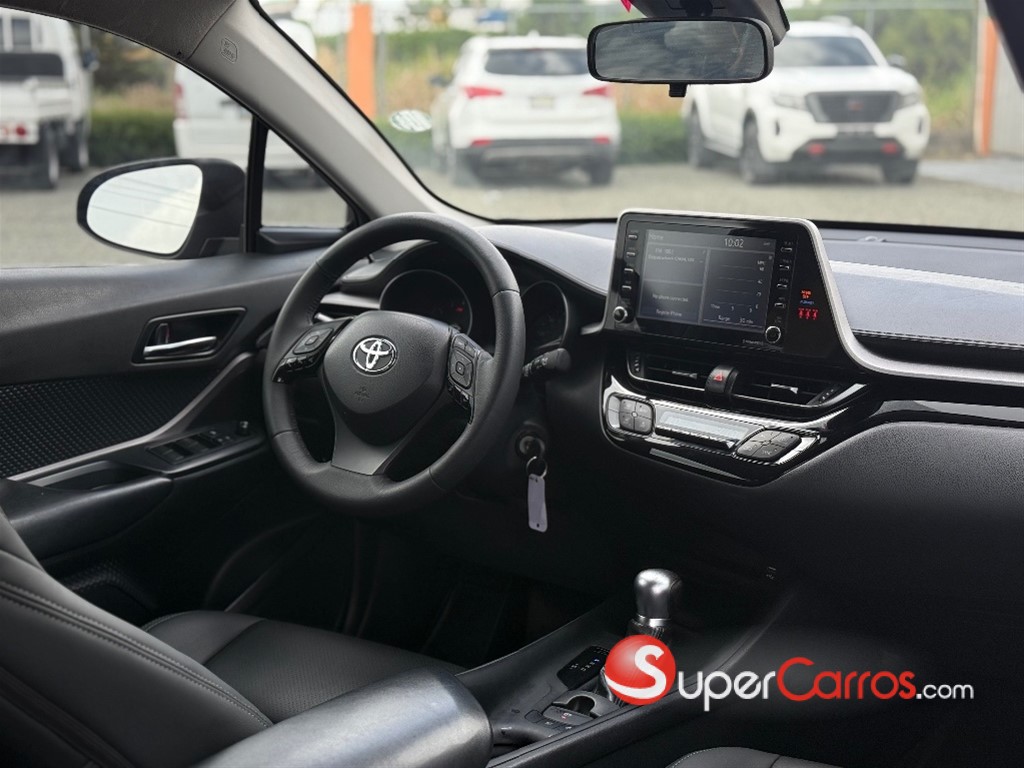 2020 Toyota C-HR — foto 6 / 12