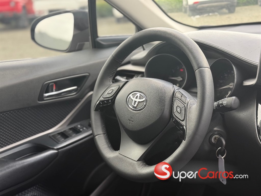 2020 Toyota C-HR — foto 11 / 12