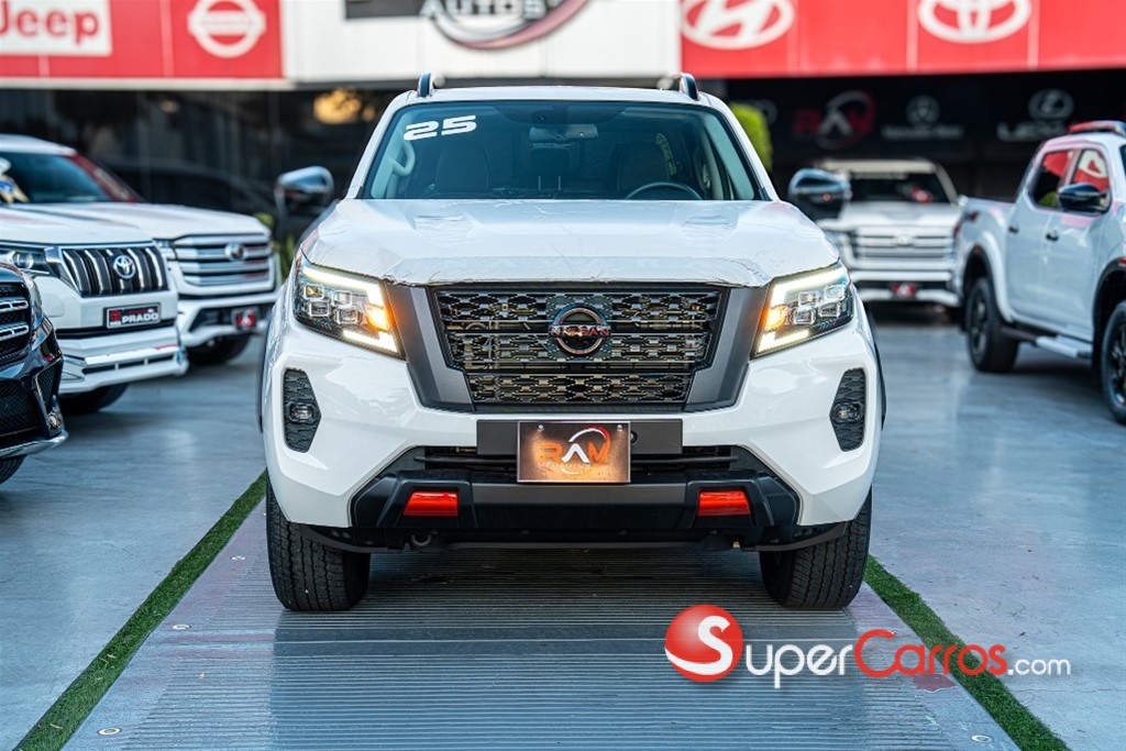 2025 Nissan Frontier Pro-4X — foto 3 / 12