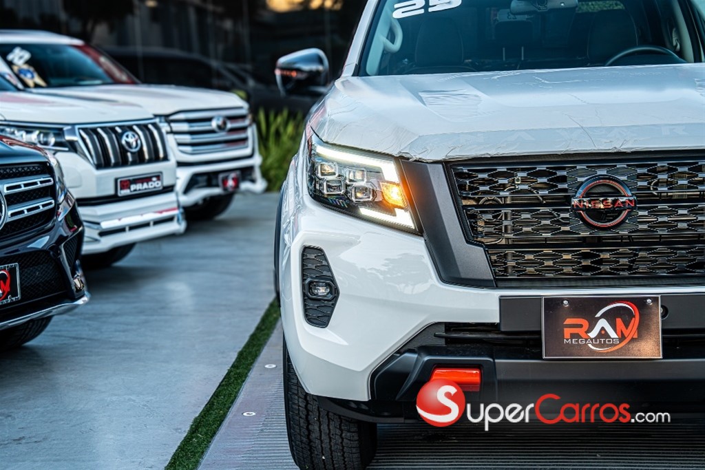 2025 Nissan Frontier Pro-4X — foto 4 / 12