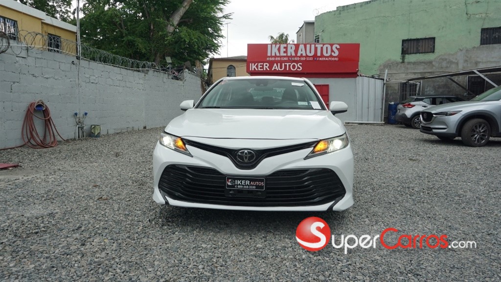2020 Toyota Camry LE — foto 2 / 10
