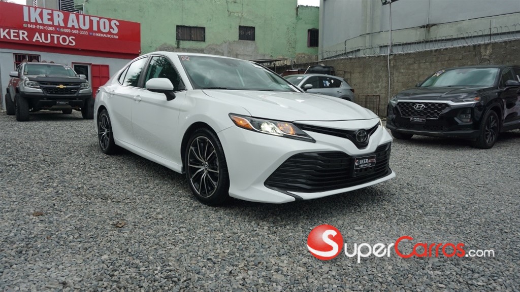 2020 Toyota Camry LE — foto 3 / 10