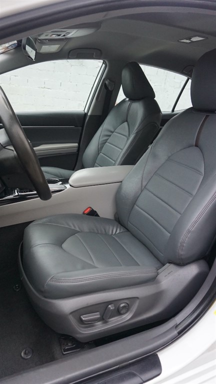 2020 Toyota Camry LE — foto 8 / 10